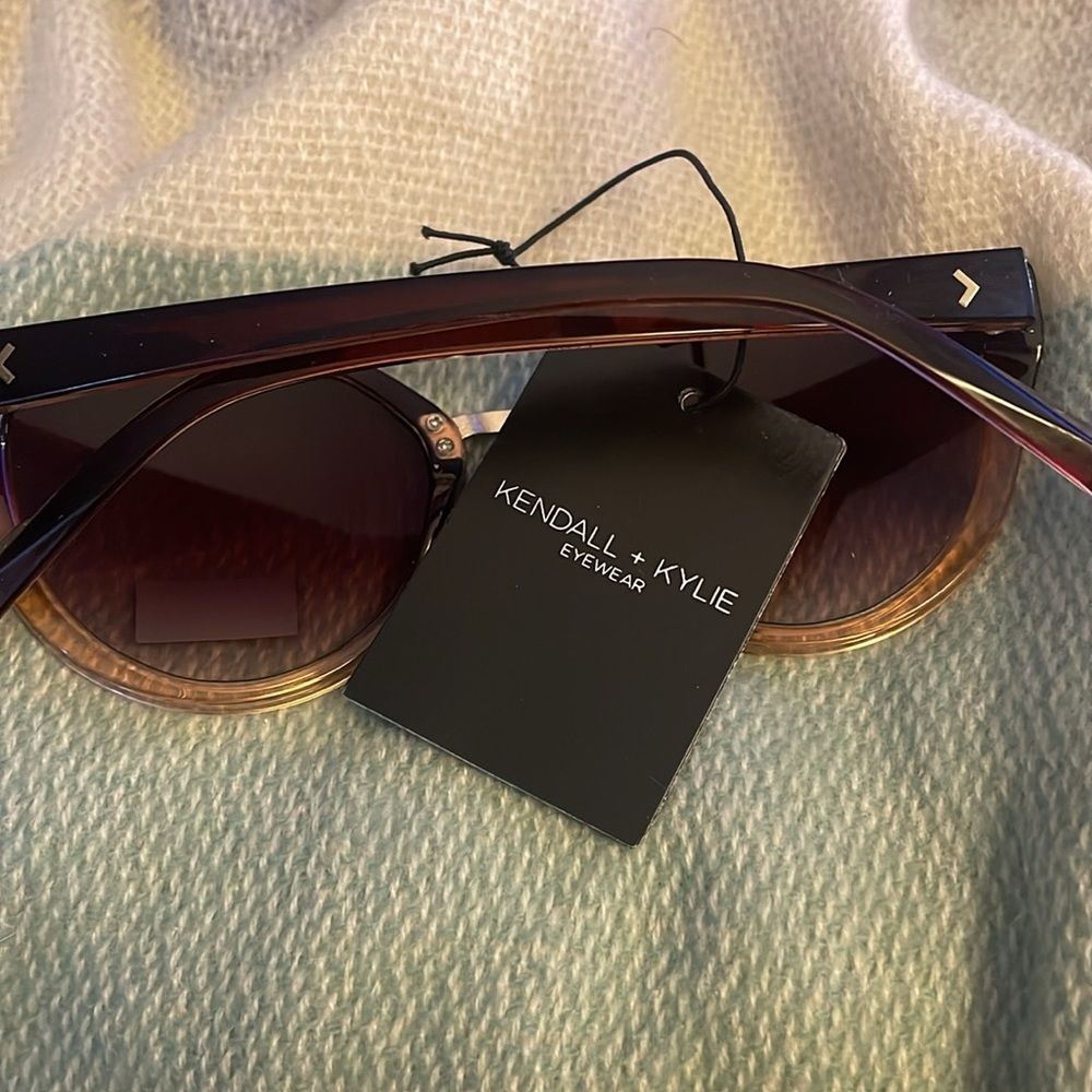NWT Kendall and Kylie Sunglasses - Picture 2 of 3